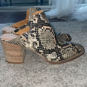 NEW size 8 snakeskin heeled mules